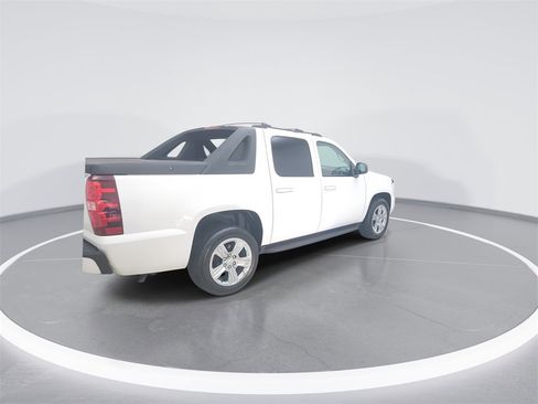 Used 2011 Chevrolet Avalanche LS image 8