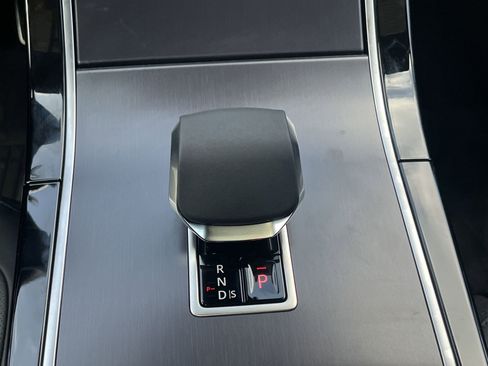 New 2026 Land Rover Range Rover Velar Dynamic SE image 17