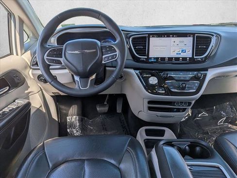 Used 2022 Chrysler Pacifica Touring-L image 22