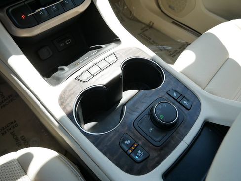Used 2023 GMC Acadia Denali AWD/4WD image 24