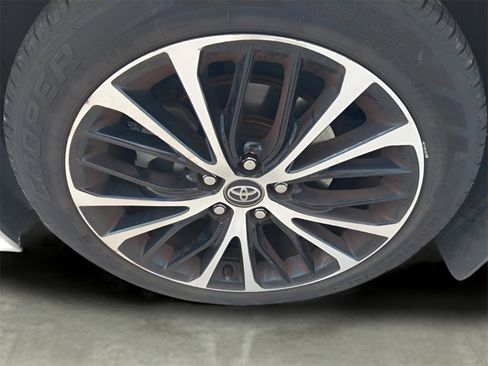 Used 2018 Toyota Camry SE image 13