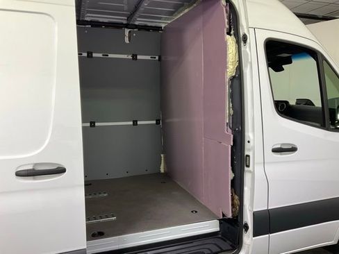 Used 2025 Mercedes-Benz Sprinter 2500 image 28