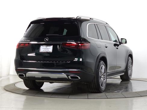 Used 2024 Mercedes-Benz GLS 450 4MATIC image 9