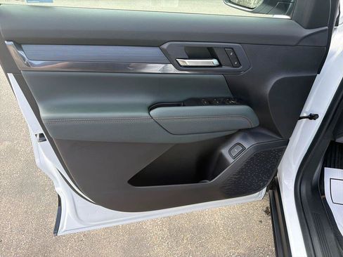 New 2026 GMC Terrain AT4 w/ Technology Package II AWD/4WD image 11