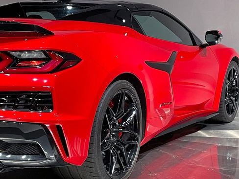 Used 2024 Chevrolet Corvette Z06 RWD image 28