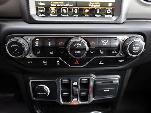 Used 2021 Jeep Gladiator Willys image 38