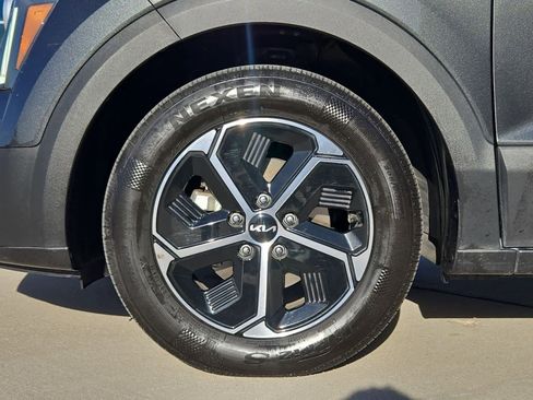 Certified 2023 Kia Niro EX image 12