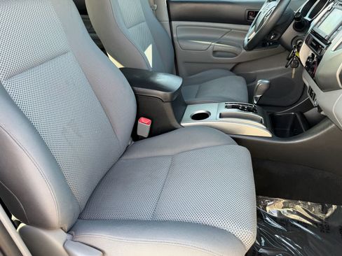 Used 2015 Toyota Tacoma PreRunner w/ TRD Off-Road Package RWD image 11