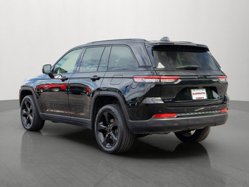 Used 2023 Jeep Grand Cherokee Limited w/ Black Appearance Package AWD/4WD image 5