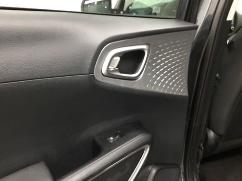 Used 2024 Kia Soul LX w/ LX Technology Package image 12