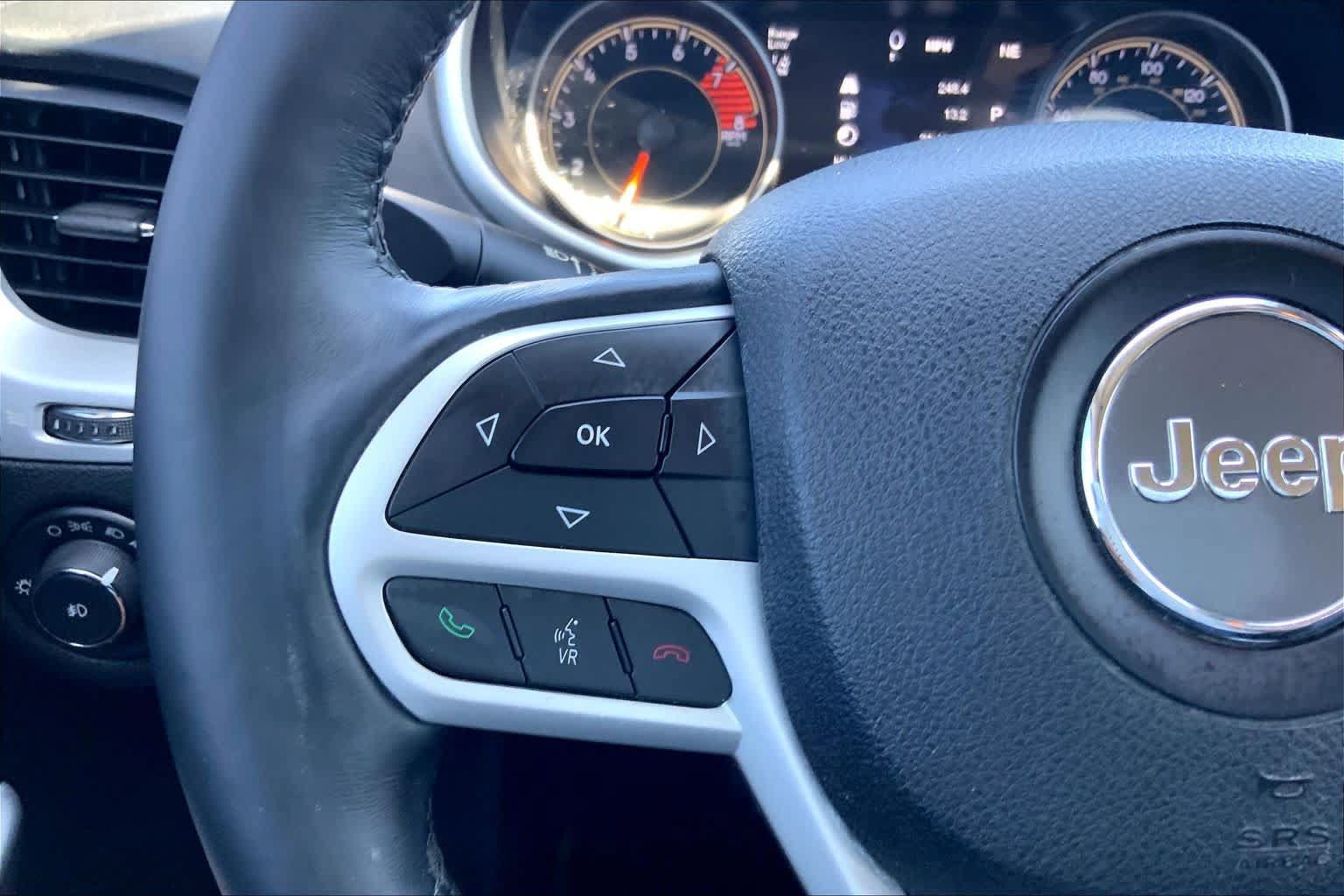 Used 2017 Jeep Cherokee Overland w/ Technology Group AWD/4WD image 24
