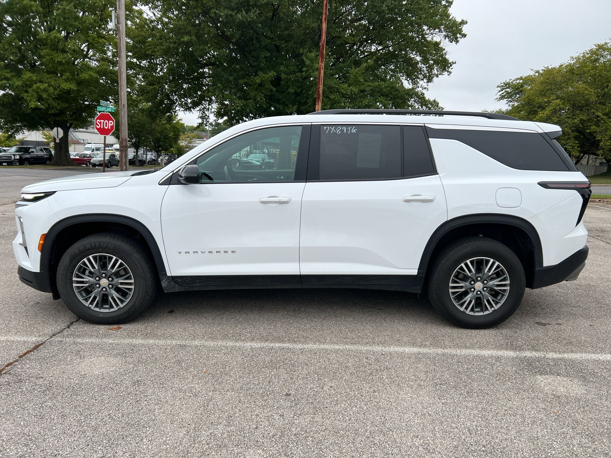 Used 2025 Chevrolet Traverse LT AWD/4WD image 6