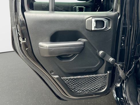 Used 2018 Jeep Wrangler Unlimited Sport AWD/4WD image 12