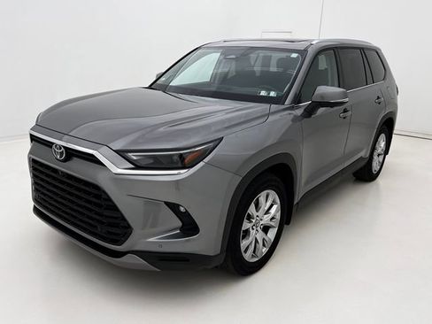Used 2025 Toyota Grand Highlander AWD image 4
