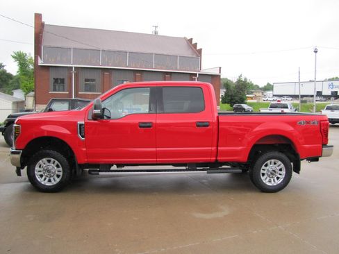 Used 2019 Ford F250 XLT AWD/4WD image 2