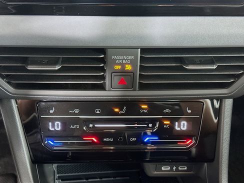 Used 2026 Volkswagen Jetta SE FWD image 23