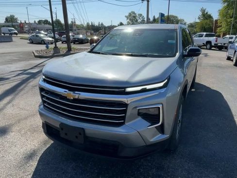 Used 2025 Chevrolet Traverse LT FWD image 5