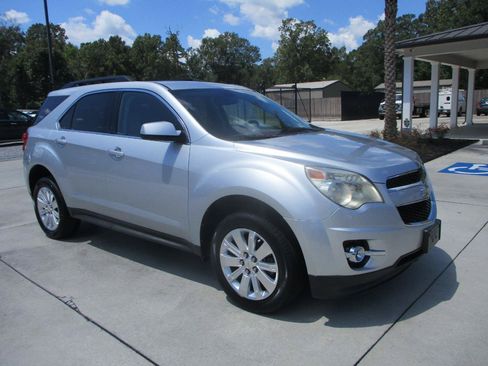 Used 2010 Chevrolet Equinox LT FWD image 2