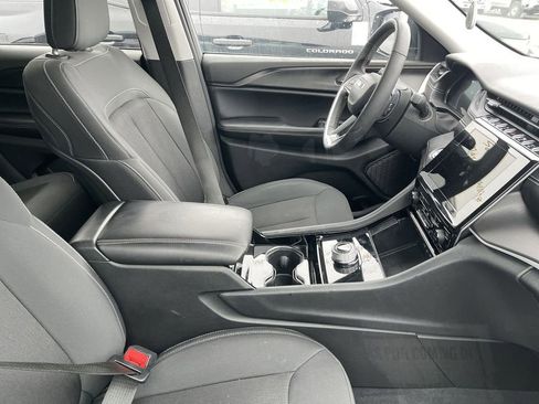 Used 2023 Jeep Grand Cherokee Laredo w/ Luxury Tech Group I AWD/4WD image 10