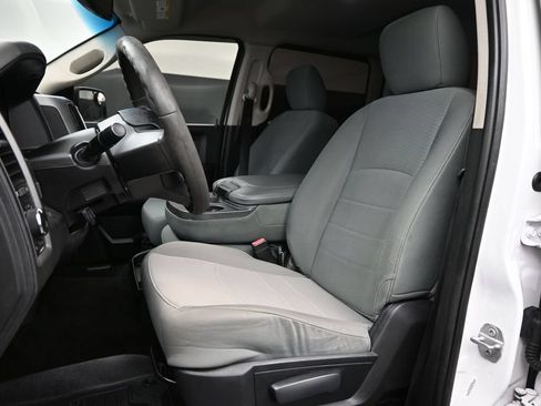 Used 2018 RAM 1500 Express RWD image 2