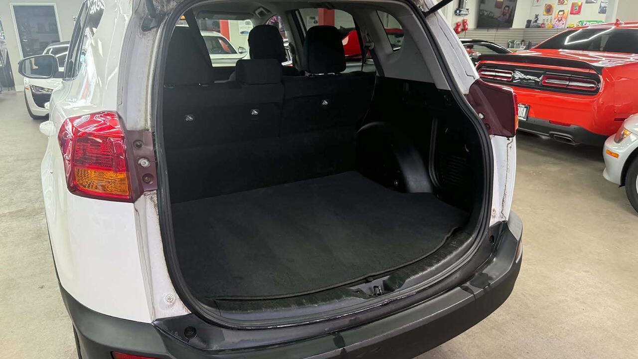 Used 2015 Toyota RAV4 LE FWD image 9