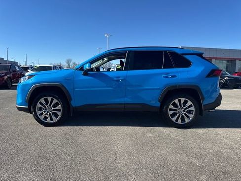 Used 2021 Toyota RAV4 XLE image 3