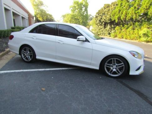 Used 2014 Mercedes-Benz E 350 4MATIC Sedan image 5