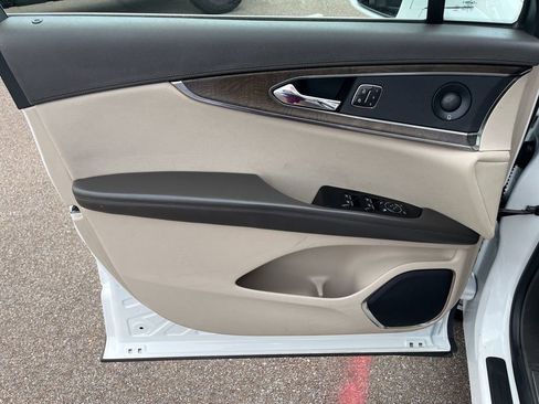 Used 2020 Lincoln Nautilus Reserve image 17