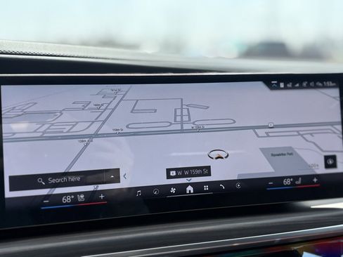 Used 2025 BMW 760i xDrive w/ Executive Package image 9