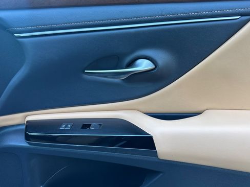 Used 2024 Lexus ES 300h w/ Premium Package image 20