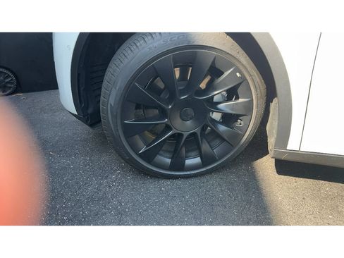 Used 2021 Tesla Model Y Long Range AWD/4WD image 5