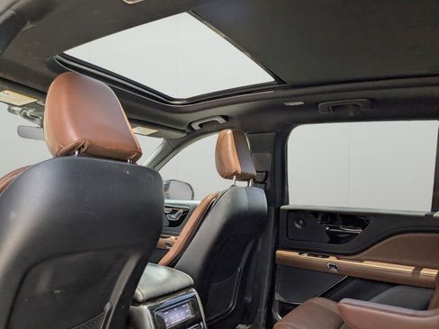 Used 2022 Lincoln Aviator Reserve w/ Equipment Group 201A RWD image 12