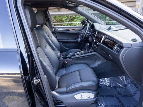 Certified 2022 Porsche Macan image 54