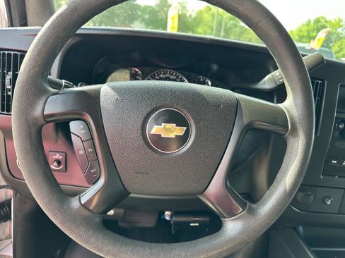 Used 2014 Chevrolet Express 2500 RWD image 31