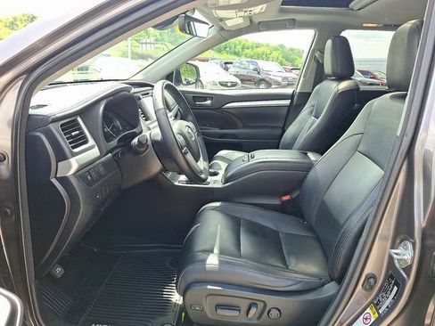 Used 2018 Toyota Highlander XLE AWD/4WD image 9