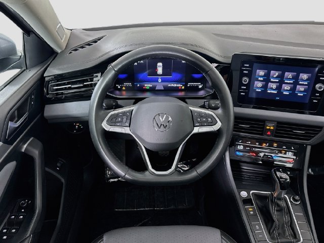Used 2025 Volkswagen Jetta SE FWD image 26