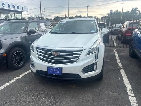 Used 2018 Cadillac XT5 Luxury w/ Driver Awareness Package AWD/4WD image 2