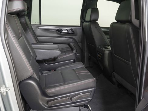 Used 2025 Chevrolet Suburban RST w/ Comfort Package RWD image 9