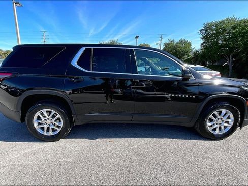 Used 2023 Chevrolet Traverse LS FWD image 4