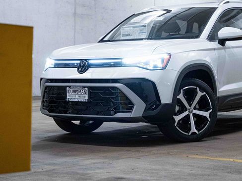 New 2026 Volkswagen Taos SEL image 2