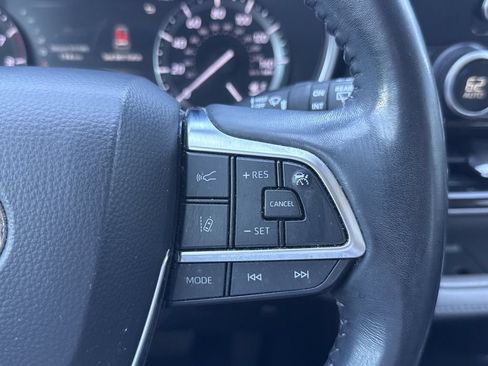 Used 2021 Toyota Highlander XLE FWD image 21