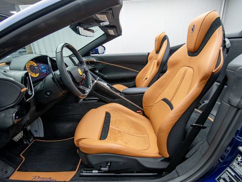 Used 2025 Ferrari Roma Spider RWD image 20