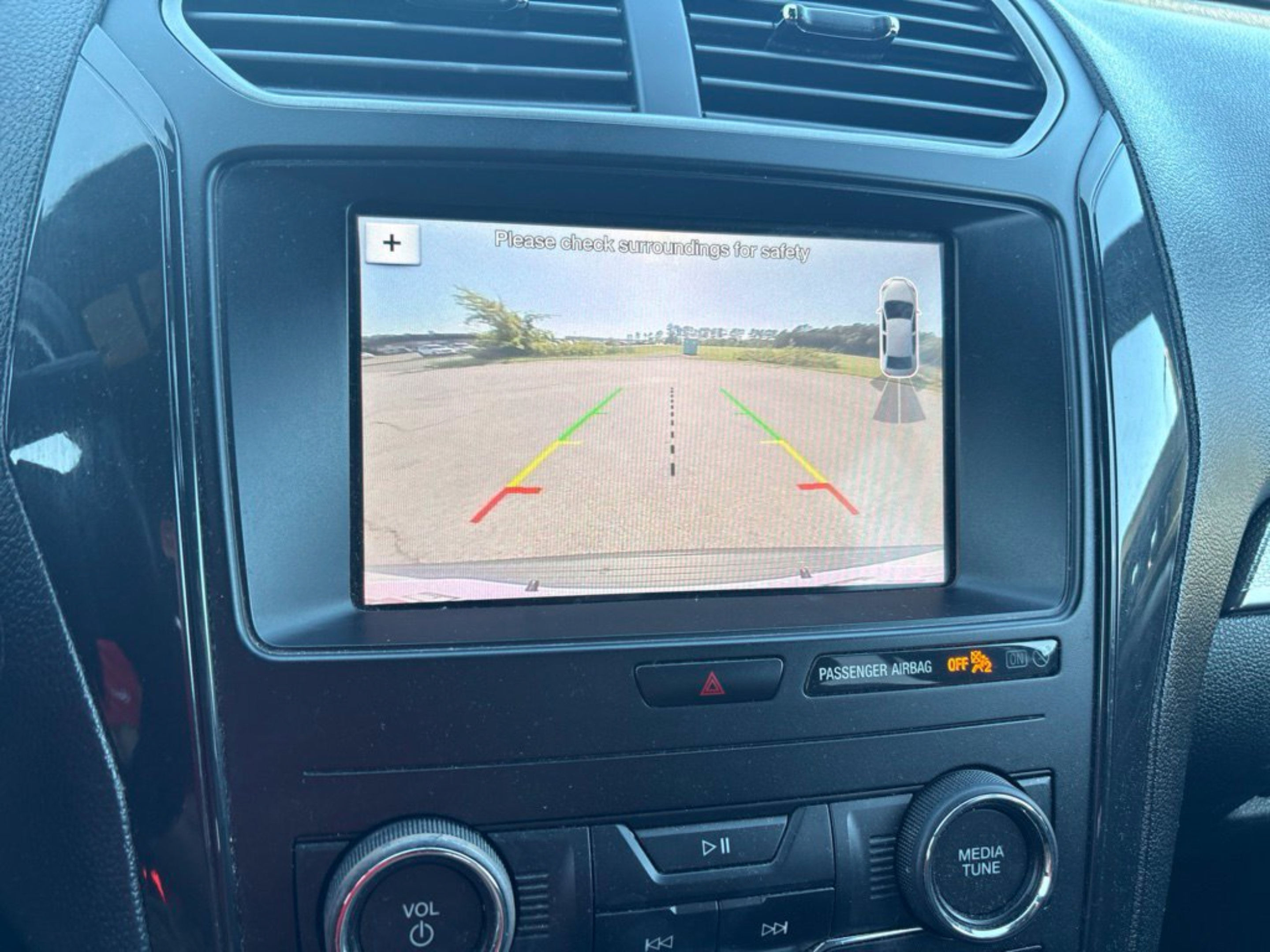 Used 2019 Ford Explorer XLT w/ Equipment Group 201A AWD/4WD image 16