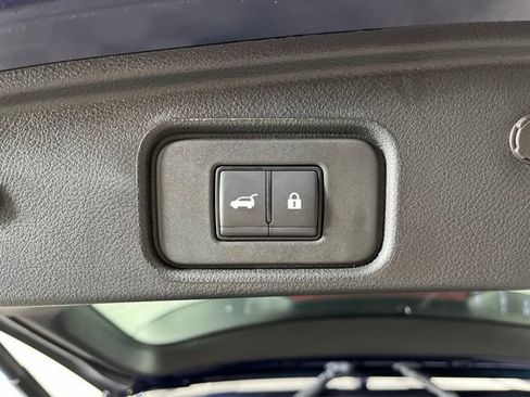 Used 2025 Nissan Pathfinder SV FWD image 52