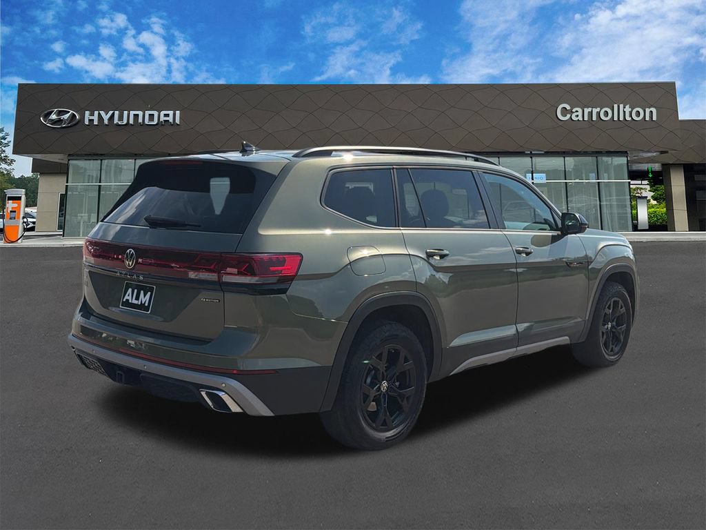 Used 2025 Volkswagen Atlas Peak Edition SE AWD/4WD image 5