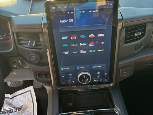 Used 2024 Ford Expedition Limited image 16