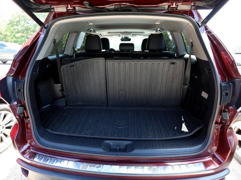 Used 2019 Toyota Highlander XLE image 14