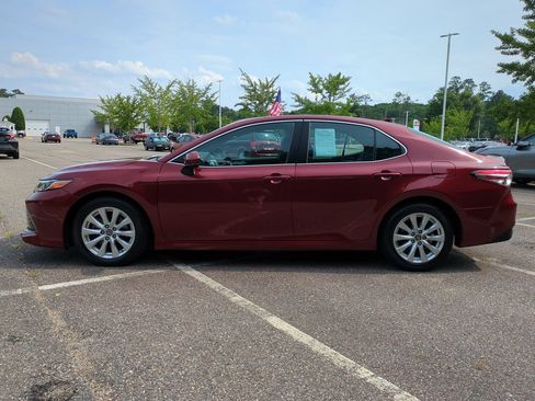 Used 2019 Toyota Camry LE FWD image 7