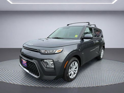 Used 2022 Kia Soul LX FWD image 2