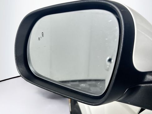 Used 2025 Kia Soul LX w/ LX Technology Package FWD image 16